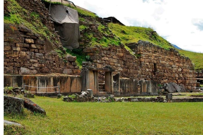 Chavin de Huantar Monument - Querococha Lagoon All Entrances