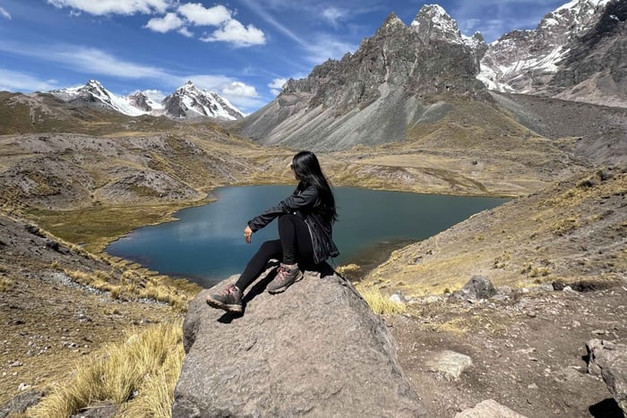 Cusco: Ausangate 7 Lakes Hike & Pacchanta Weaving Tour