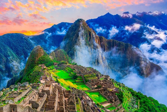 Cusco: Machu Picchu Guided Tour with Train and Hotel