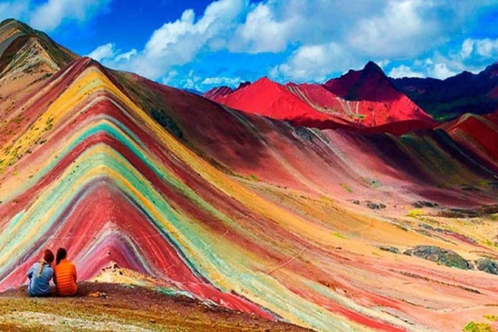 Cusco: Rainbow Mountain & Red Valley Hike with Pisco Class