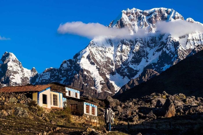 Cusco: Sibinacocha Lagoon and Ausangate 5-Day Trek