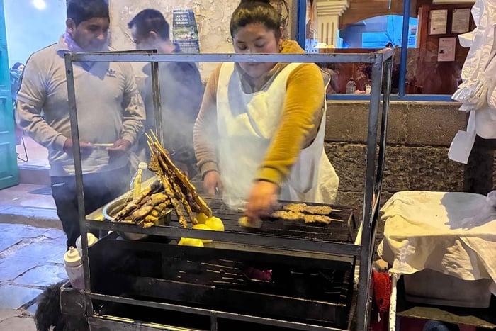 Cusco: Street food tour during the night