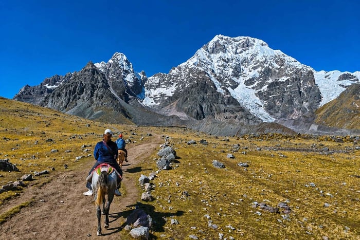 From Cusco: Ausangate 7 Lakes Horseback Riding & Hot Springs