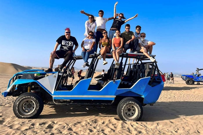 Da Huacachina: buggy, 4x4, tramonto e surf sulla sabbia