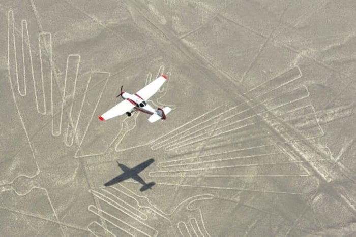 Desde Lima: tour de 2 días a las líneas de Nazca, Paracas y Huacachina