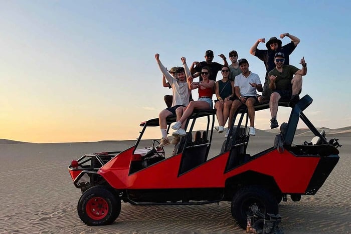 Från Lima: Paracas och Huacachina Oasis - guidad dagsutflykt