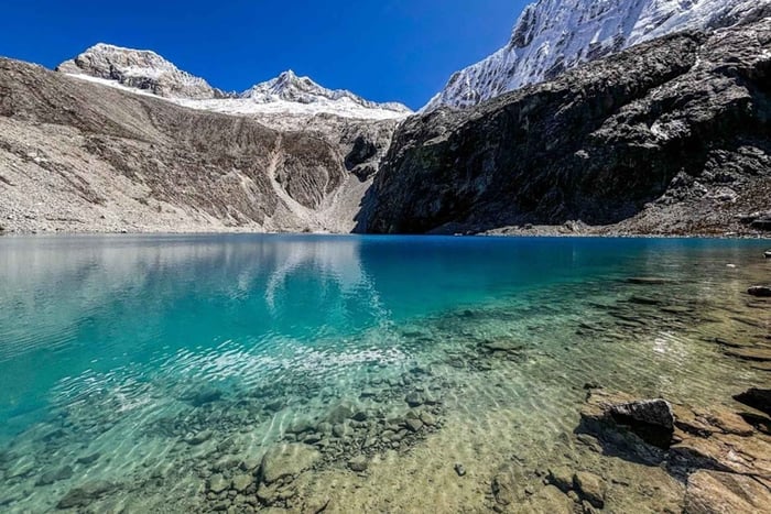 Huaraz: Heldagstur til Laguna 69 + udsigt over Laguna Llanganuco