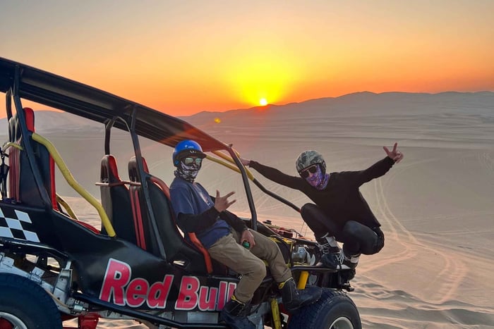 Ica/Huacachina: Crazy buggy tra le dune al tramonto + slittino