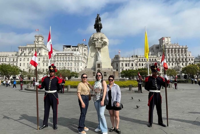 Lima: City Highlights Walking Tour & Catacombs