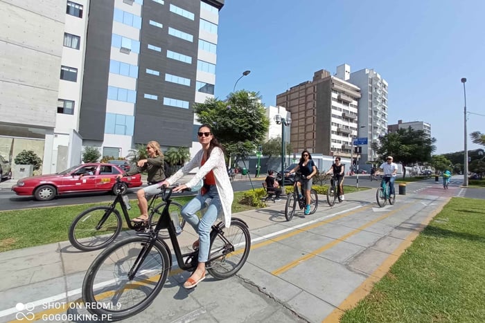 Lima: Cliffs, Barranco & El Morro Hill Bike Tour