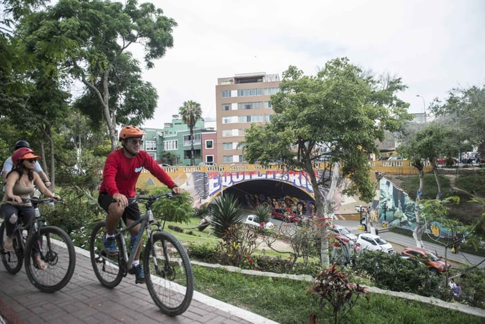 Balade à vélo sur la côte de Lima : Miraflores, Barranco et la péninsule