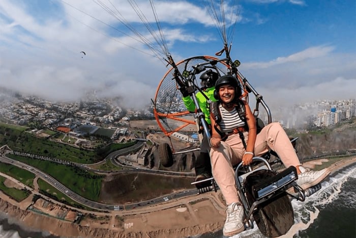 Lima: Costa Verde Paragliding Paratrike for First-Timers