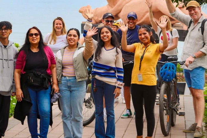 Lima: Miraflores and Historic Center Sightseeing Tour with Gelato and Pisco