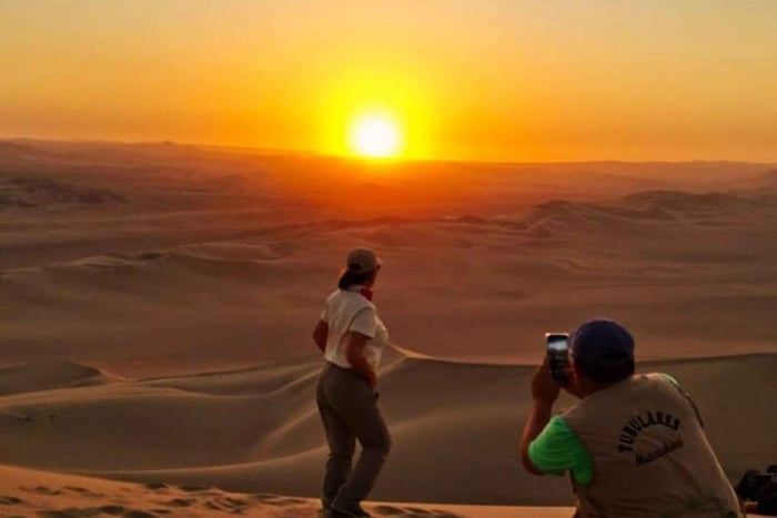 Lima: Una notte nell'oasi di Huacachina, linee di Nazca, tour in buggy e Paracas in 2 giorni