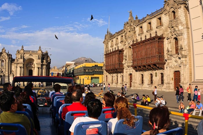 Lima: tour panoramico in autobus, a piedi e nelle catacombe