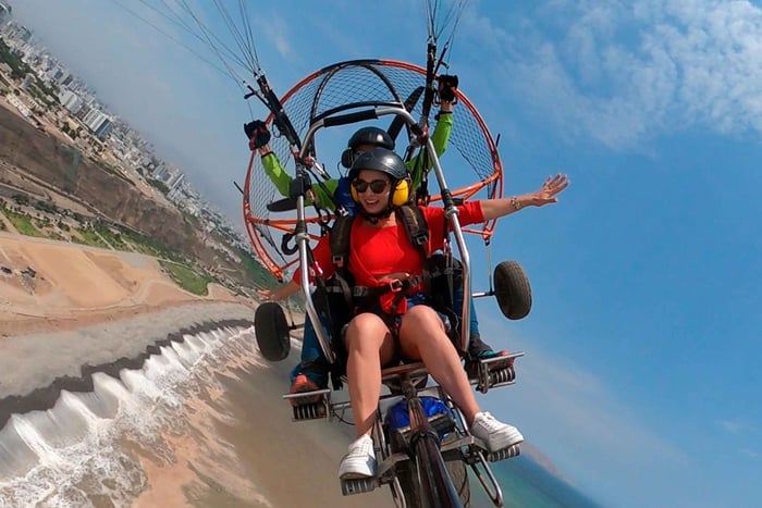 Lima: Experiência de parapente com vídeo HD na costa verde