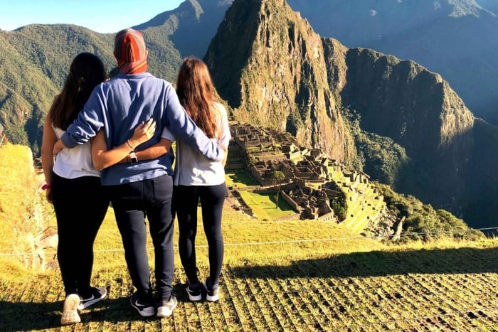 Machu Picchu: Circuit 2 Classic Guided Tour with Bus Tickets