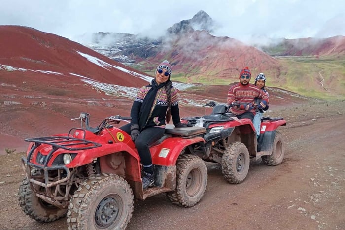 Mountain of Colors and Red Valley Sightseeing Tour with Andean Costumes and Food