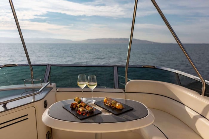 Paracas: Luxury Moment Champagne & Snacks at Sea