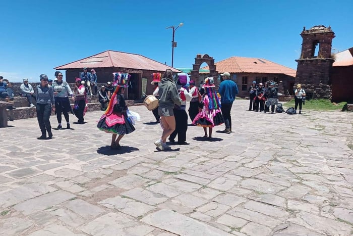 Puno: Uros Floating Islands + Taquile Natural Island (Full Day) with Guide