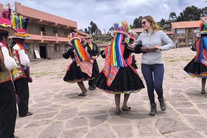 Puno: UROS-TAQUILE-TOUR MED SNÖPBAKT (HELDAG)