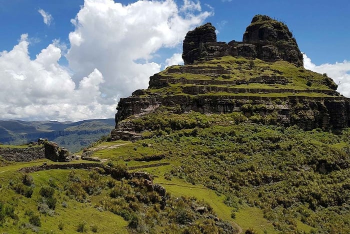 Trek to Waqrapukara archaeological site in 2 days