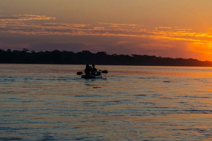 Puerto Maldonado: Sunset Kayaking Experience