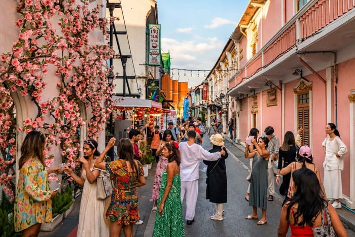 Flexible Old Town, Temples & Beaches with a Real Local