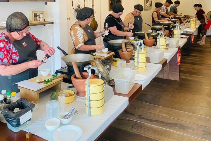 clase de cocina local con tour por un mercado y degustación