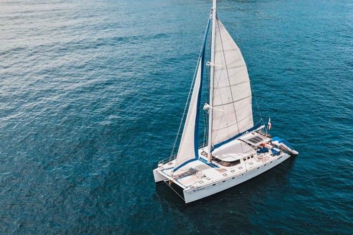 Phuket: Excursión en catamarán por las Islas de Coral y Racha con almuerzo