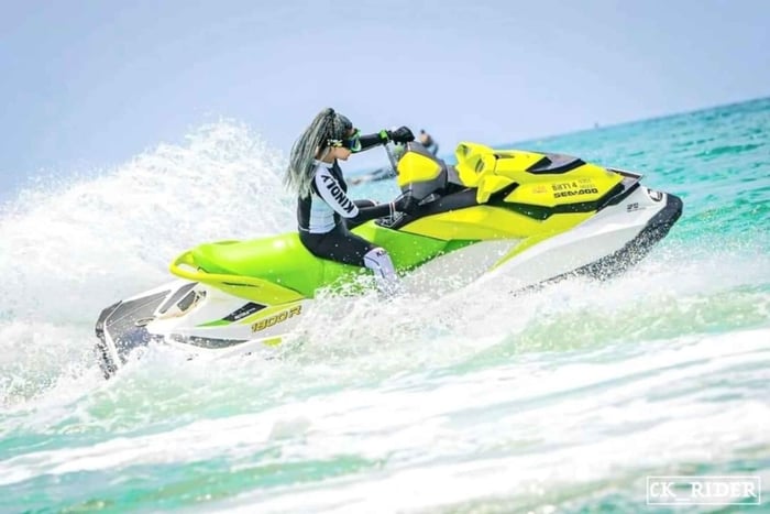 プーケット：パトンビーチでジェットスキーとウォータースポーツのレンタルとツアーをご利用いただけます