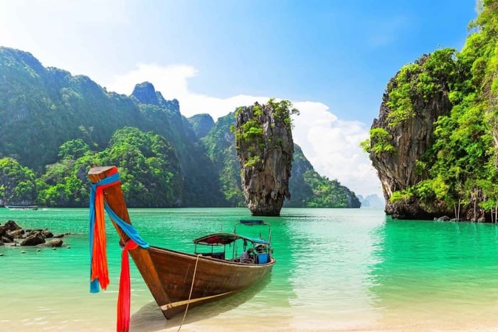 Phuket: James Bondin saari Longtail-veneellä Pienryhmäretki