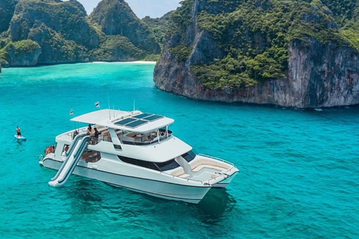 Phuket: James Bond & Phang Nga Bay ylellisellä auringonlaskujahdilla