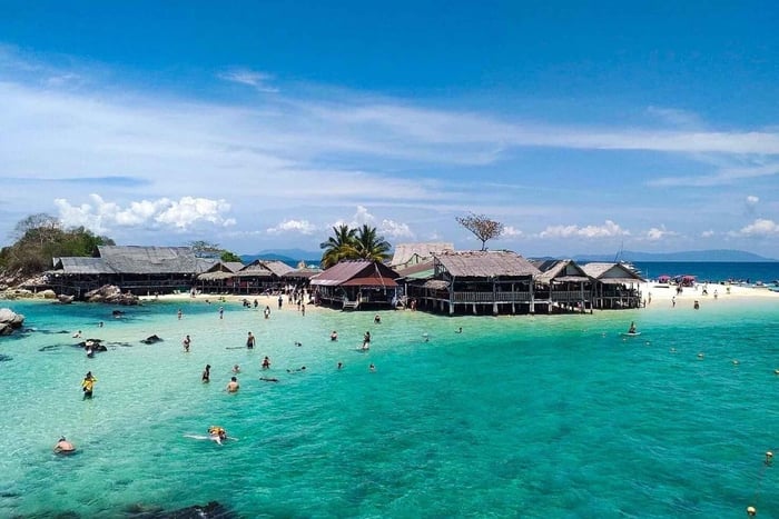 Phuket or Khao Lak: Phang Nga Bay Premium Catamaran Tour