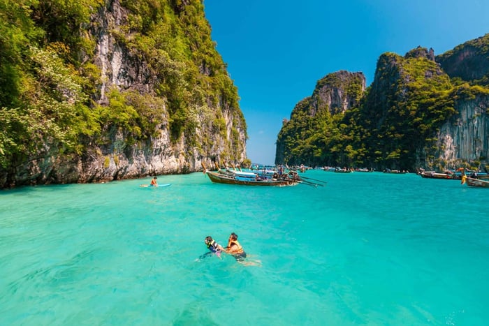 Phuket : Monkey Beach sur l'île de Phi Phi avec snorkeling et déjeuner