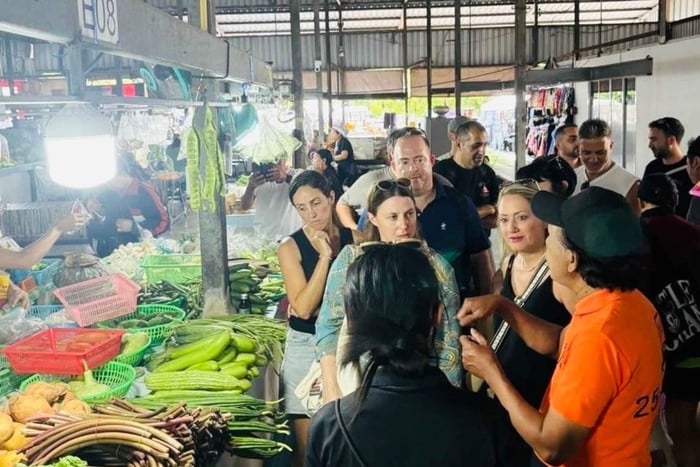 Pum Thai Cooking Class with Market Tour