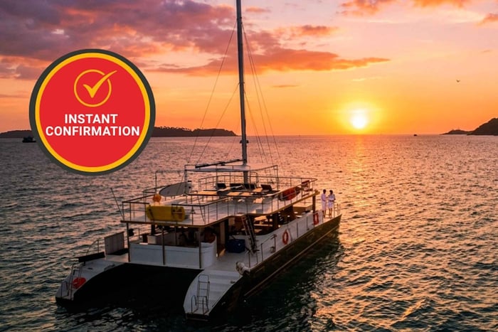 Racha & Coral Island Catamarantocht met schuimfeest