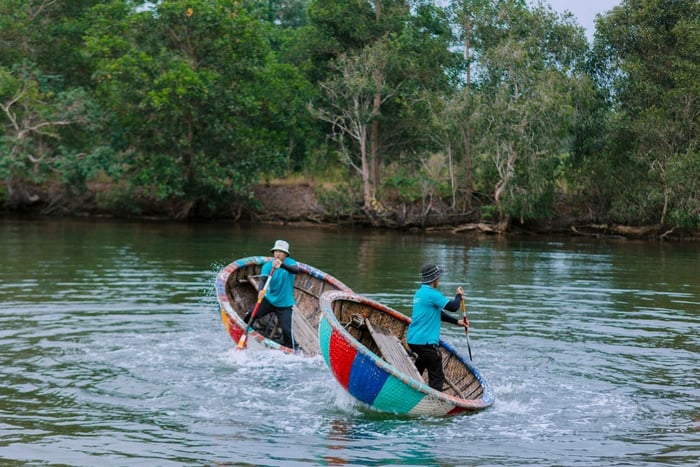 Authentic Northern Discovery with Local Boatmen