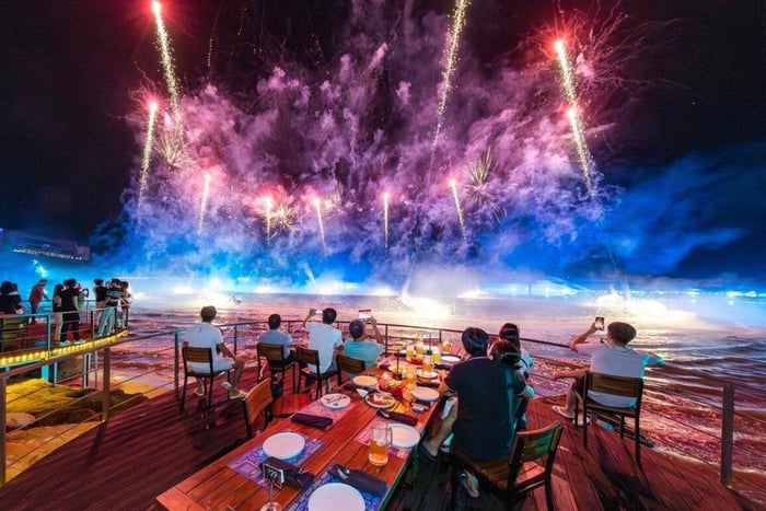 Dinner with Symphony Show And Firework Of Kiss Of The Sea