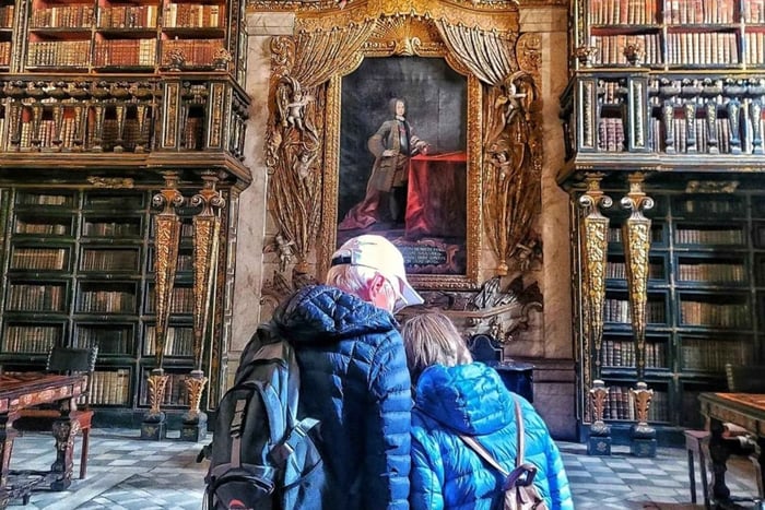 Ruiner av den gamla romerska staden Conímbriga + Joanina-biblioteket i Coimbra