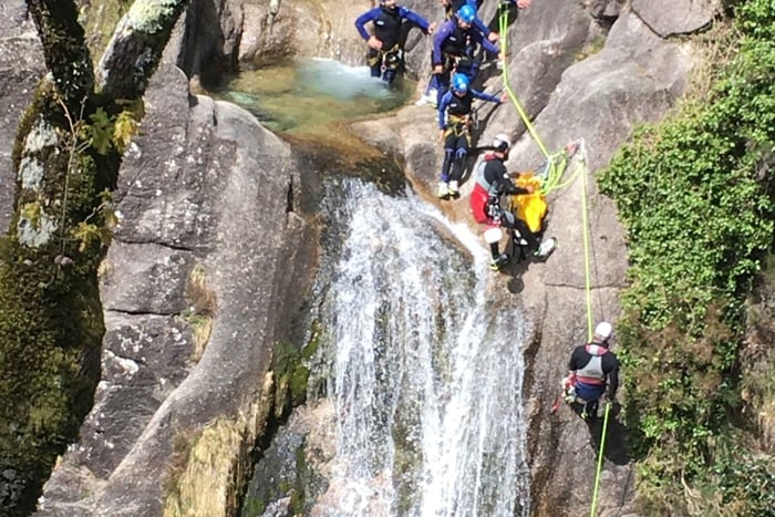 Parque Nacional do Gerês Cachoeiras e aldeia dos lobos em 4x4