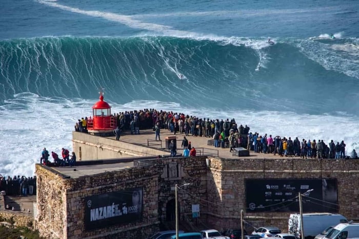 Lisbon: Private Transfer to Porto with Obidos/Nazare Tour