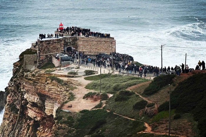 Nazaré Giant Waves & Medieval Óbidos Private Tour from Porto