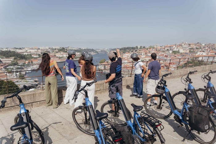 Porto : Visite guidée de 3 heures à vélo électrique pour découvrir les points forts de la ville