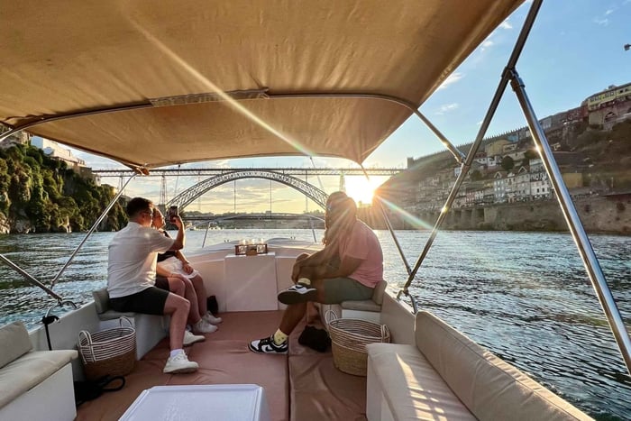 Porto: Crociera in barca sul fiume Douro con degustazione del vino Porto