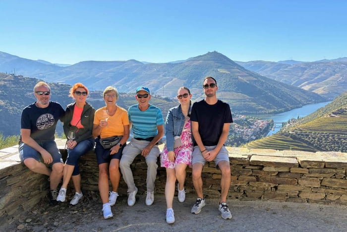 Porto: Douro-vallei wijntour Privé kleine groep boottocht, wijnproeverij, eten