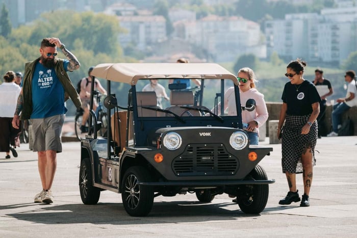 Porto: Private Tour to the Historic Center in a Classic Car