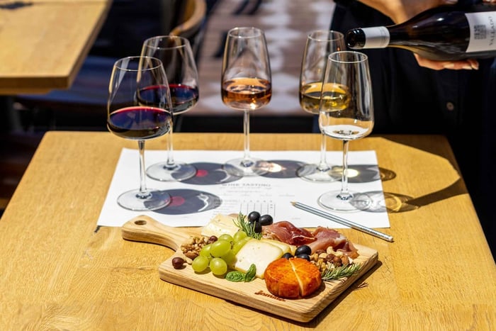 Porto Weinverkostung mit portugiesischem Tapas-Teller