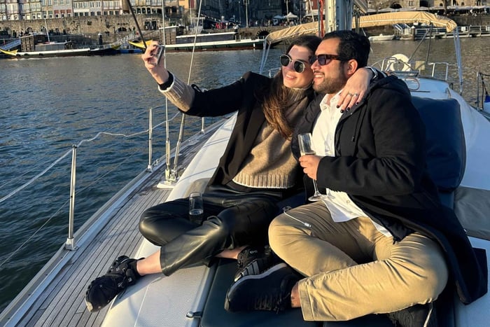 Romantic Sailboat Tour with Port Wine