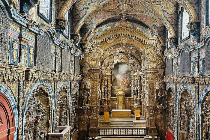The Soul of Porto: Walking Tour with Food and Wine Tasting